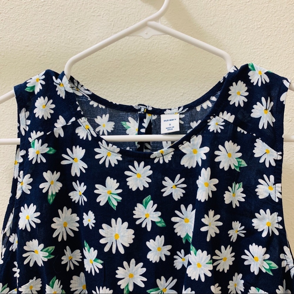 NWOT Sleeveless Daisy Print Tie Hem Top - Picture 3 of 8